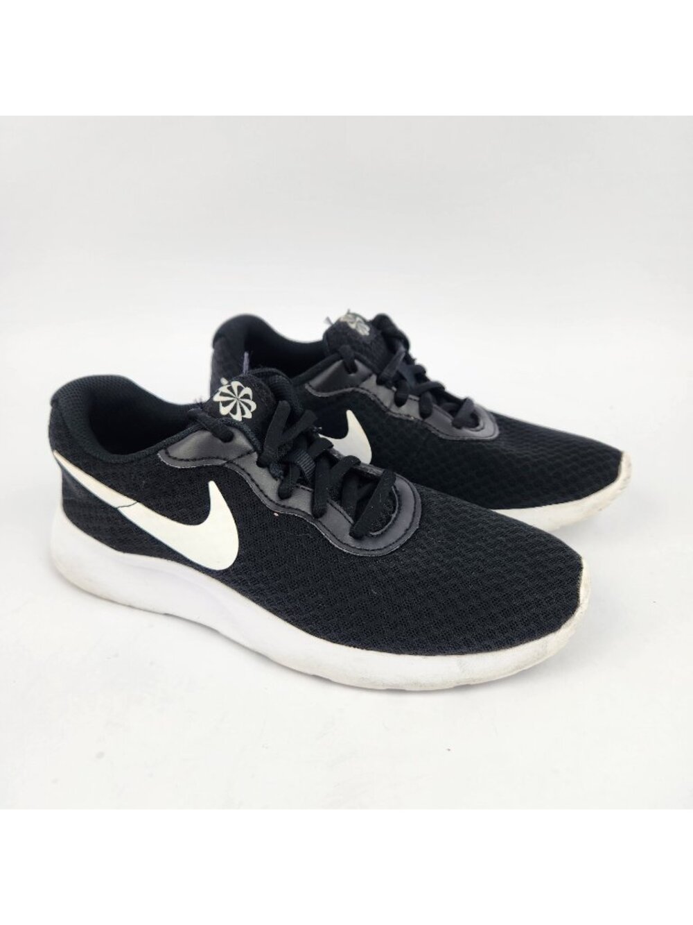 Nike Tanjun Shoes Womens Sneaker Easy On Black White DJ6257-004 Running Sz 6